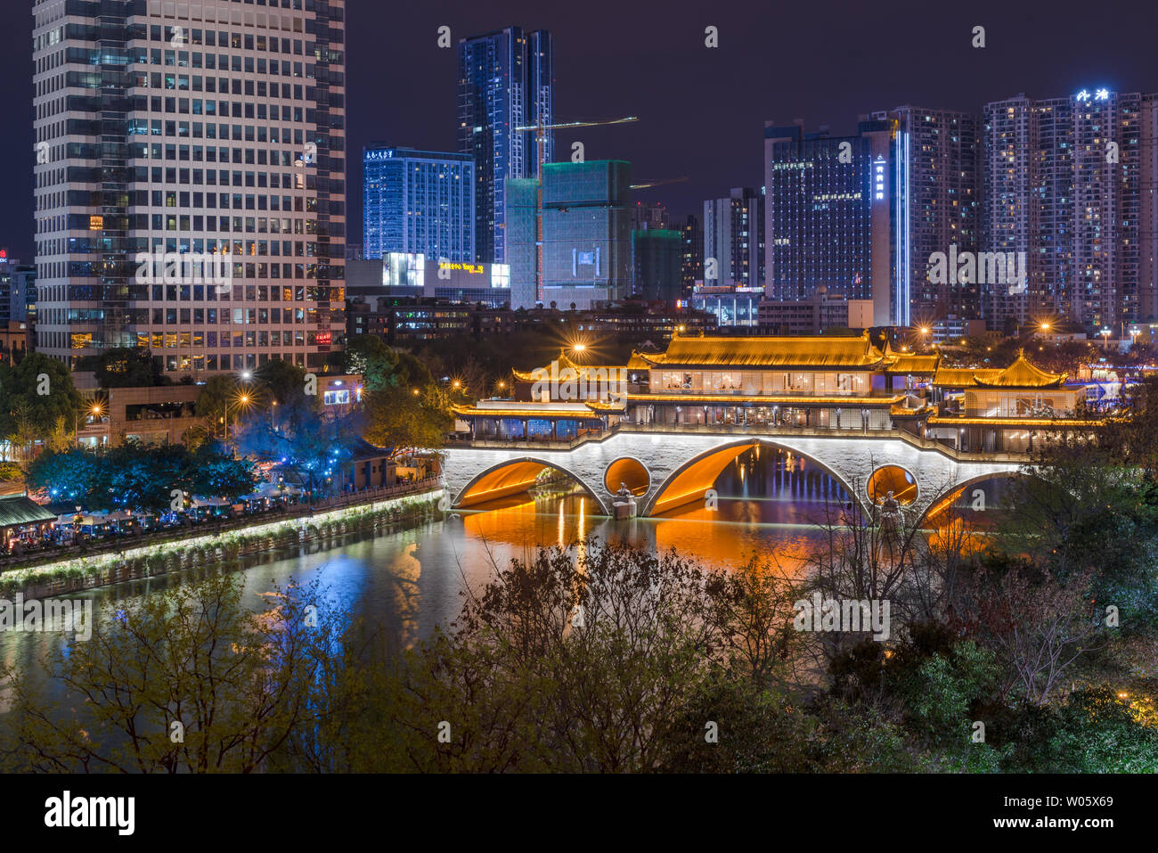 Nachtansicht von Anshun Brücke, Chengdu Stockfoto