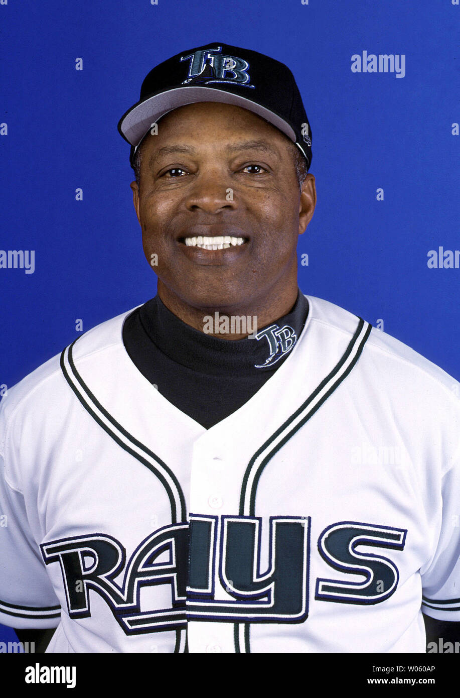 Die St. Louis Cardinals in St. Louis angekündigt am 7. Dezember 2004, dass sie ehemalige Tampa Bay Devil Rays Hal McRae angestellt haben als neuen Trainer zu schlagen. McRae hinterlässt Tampa, wo er zwei Jahre als Special Assistant General Manager Chuck LaMar serviert. McRae, 58, gelungen, die Kansas City Royals und die Teufelsrochen, bevor er in die Tampa Front Office nach der Saison 2002. McRae ersetzt Mitchell Seite, die nach der Kardinäle schlechten Abschneiden bei der Weltmeisterschaft 2004 gefeuert wurde. UPI Foto/BG/Tampa Bay Devil Rays) Stockfoto