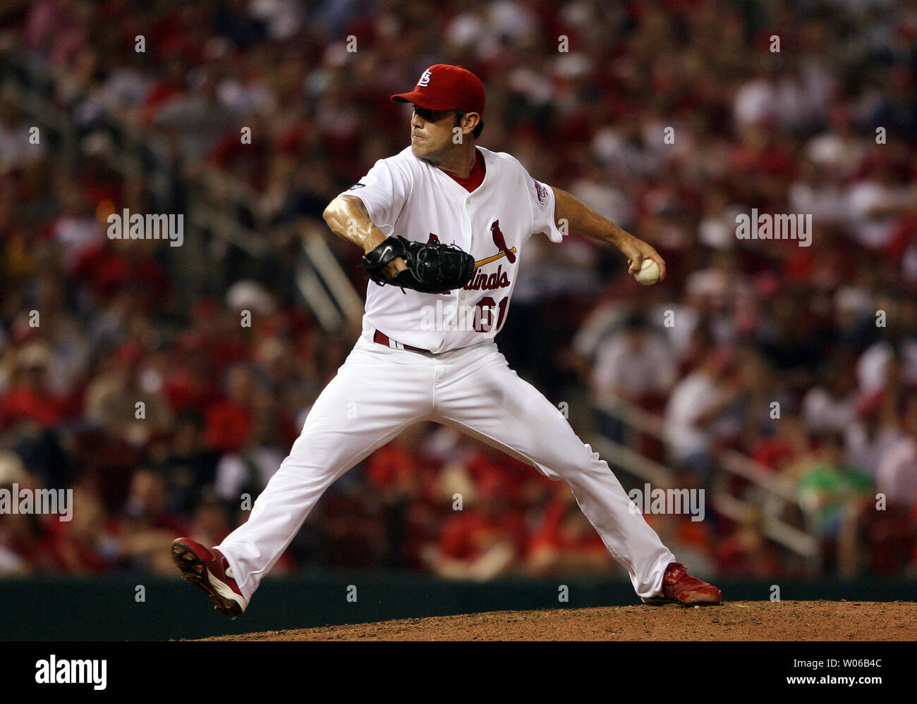 St. Louis Cardinals Tyler Johnson wirft zu den Colorado Rockies im neunten Inning am Busch Stadium in St. Louis am 7. Mai 2007. Mit geladenen Unterseiten Johnson ging in das Gewinnen laufen, Colorado das 3-2 gewinnen. (UPI Foto/Rechnung Greenblatt) Stockfoto