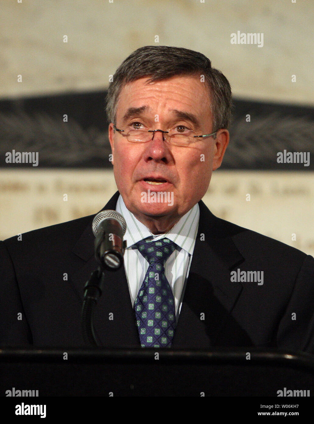 R. Gil Kerlikowske, Direktor der nationalen Drogenpolitik diskutiert die Enthüllung einer neuen Anti-methamphetamine (meth) Kampagne in Missouri und anderen Zuständen, in denen meth Gebrauch und Lab seziures hoch sind, in St. Louis am 1. September 2009. Die Nachrichten konzentrieren sich auf meth Gebrauch Prävention sowie Informationen für meth Benutzer und ihre Familien, die auf der Suche sind nach Recovery Services bieten. Die primäre Zielgruppe für das anti-meth Kampagne ist es, junge Erwachsene, im Alter von 18 bis 34, deren meth Gebrauch tendenziell die höchsten im Land zu werden. UPI/Rechnung Greenblatt Stockfoto