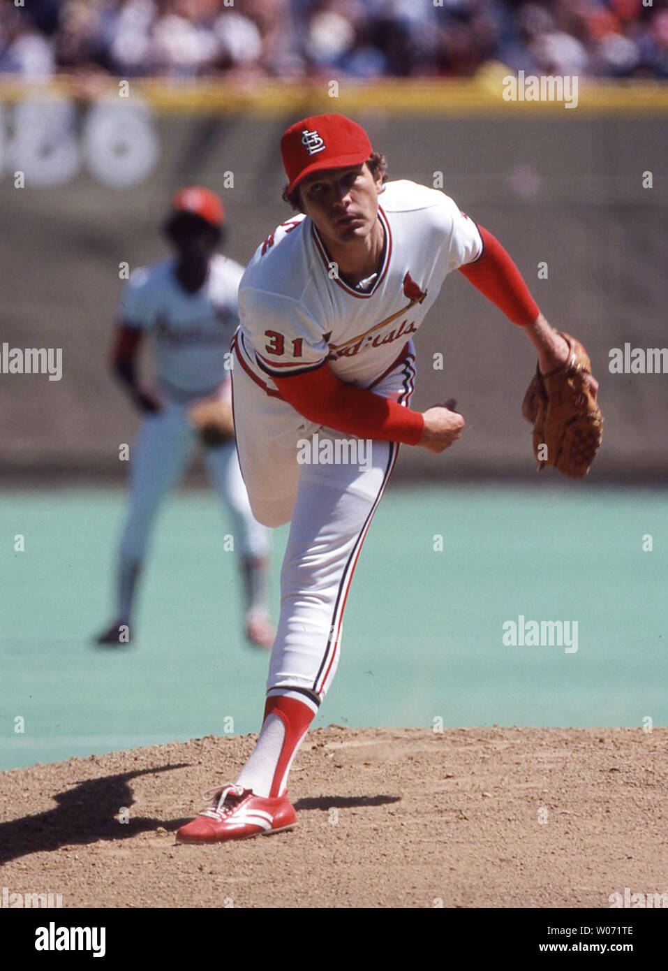 Ehemalige St. Louis Cardinals Krug Bob Forsch, in dieser Datei Foto gezeigt ist tot im Alter von 61 aus einem offensichtlichen Herzinfarkt bei seinem Florida Home am 3. November 2011. Forsch, die in St. Louis für alle, aber einer seiner 16 Jahreszeiten lagerten, stürzte ein und starb plötzlich von einem Aneurysma in seinem oberen Kasten. Forsch warf den ersten Pitch vor Spiel 7 der World Series gerade vor einer Woche. UPI/Dateien Stockfoto