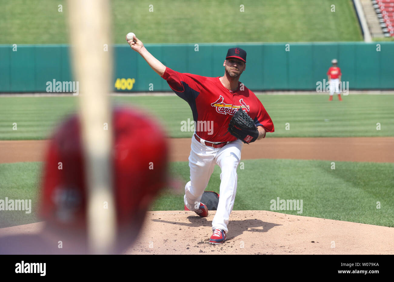 Verletzt St. Louis Cardinals Pitching ace Chris Carpenter wirft einen simulierten Spiel am Busch Stadium vor einem Spiel gegen die Houston Astros am Busch Stadium in St. Louis am 10. Juli 2013. Zimmermann versucht, zu folgenden Schulterchirurgie im Juli 2012 zurück. UPI/Rechnung Greenblatt Stockfoto