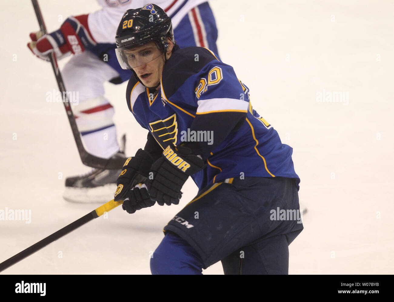 St. Louis Blues Alexander Steen Skates in Position gegen die Montreal Canadiens in der ersten Periode im Scottrade Center in St. Louis am 19. Dezember 2013. UPI/Rechnung Greenblatt Stockfoto