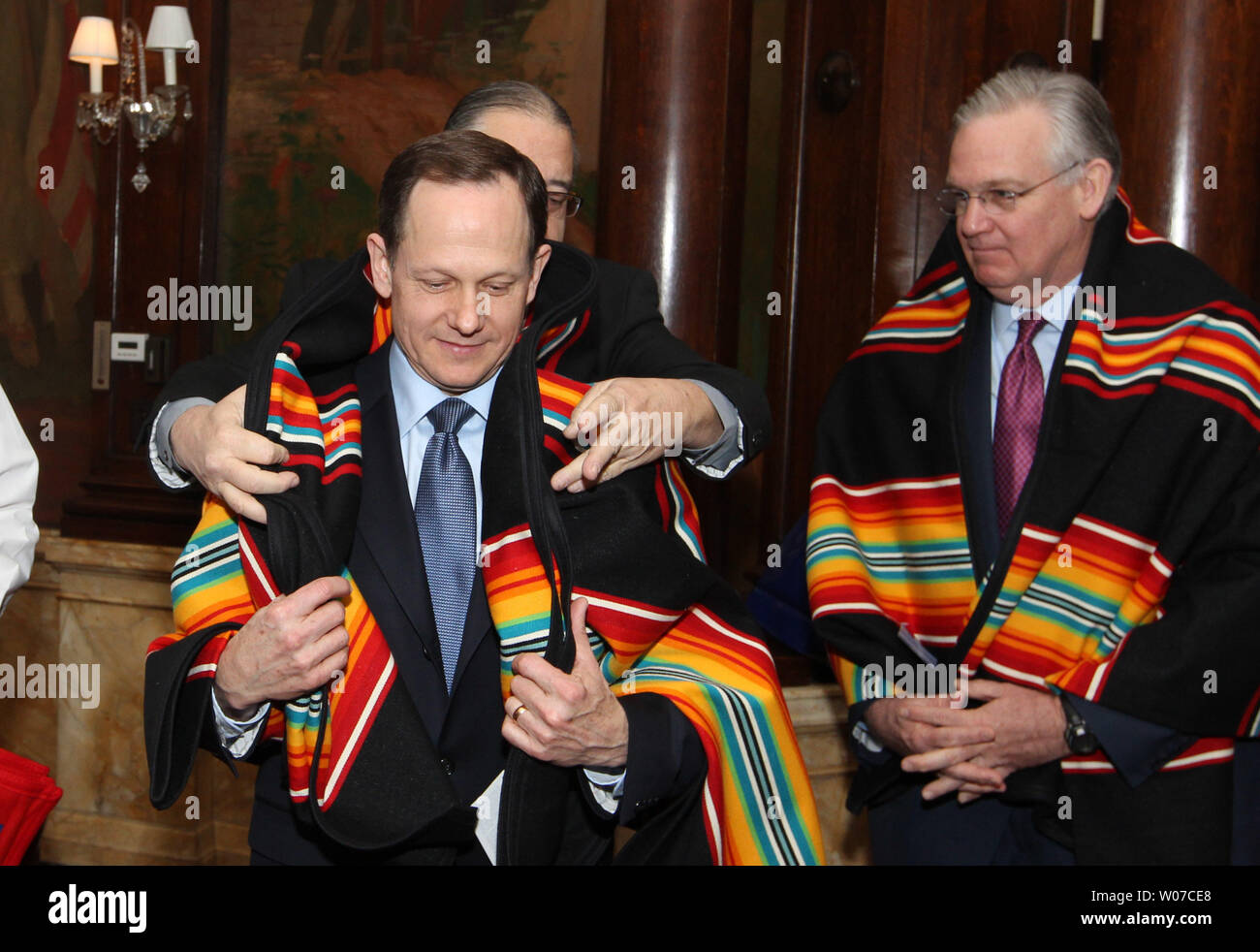 Scott Rathaus Wie Missouri Gouverneur Jay Nixon aussieht auf (R) Scott N. BigHorse ...