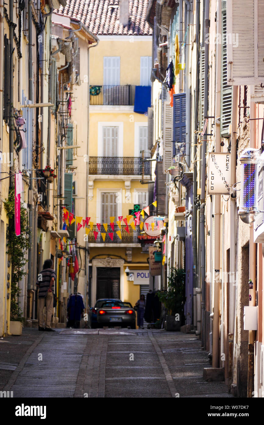 Gasse in der Altstadt von La Ciotat, Bouches-du-Rhône, Frankreich Stockfoto