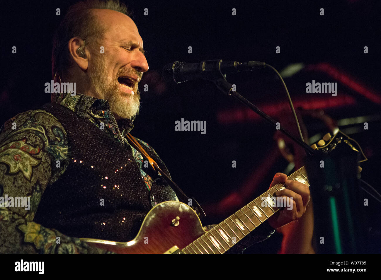 Oslo, Norwegen. 26 Juni, 2019. Die australische Band Männer an der Arbeit führt ein Live Konzert von John Dee in Oslo. Hier Sänger, Songwriter und Musiker Colin Hay ist live auf der Bühne gesehen. (Foto: Gonzales Foto/Alamy leben Nachrichten Stockfoto