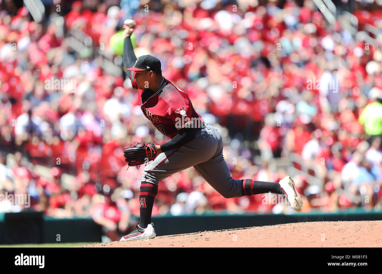 Arizona Diamondbacks Krug Taijuan Walker liefert einen Pitch auf die St. Louis Cardinals im dritten Inning am Busch Stadium in St. Louis am 30. Juli 2017. Foto von Bill Greenblatt/UPI Stockfoto