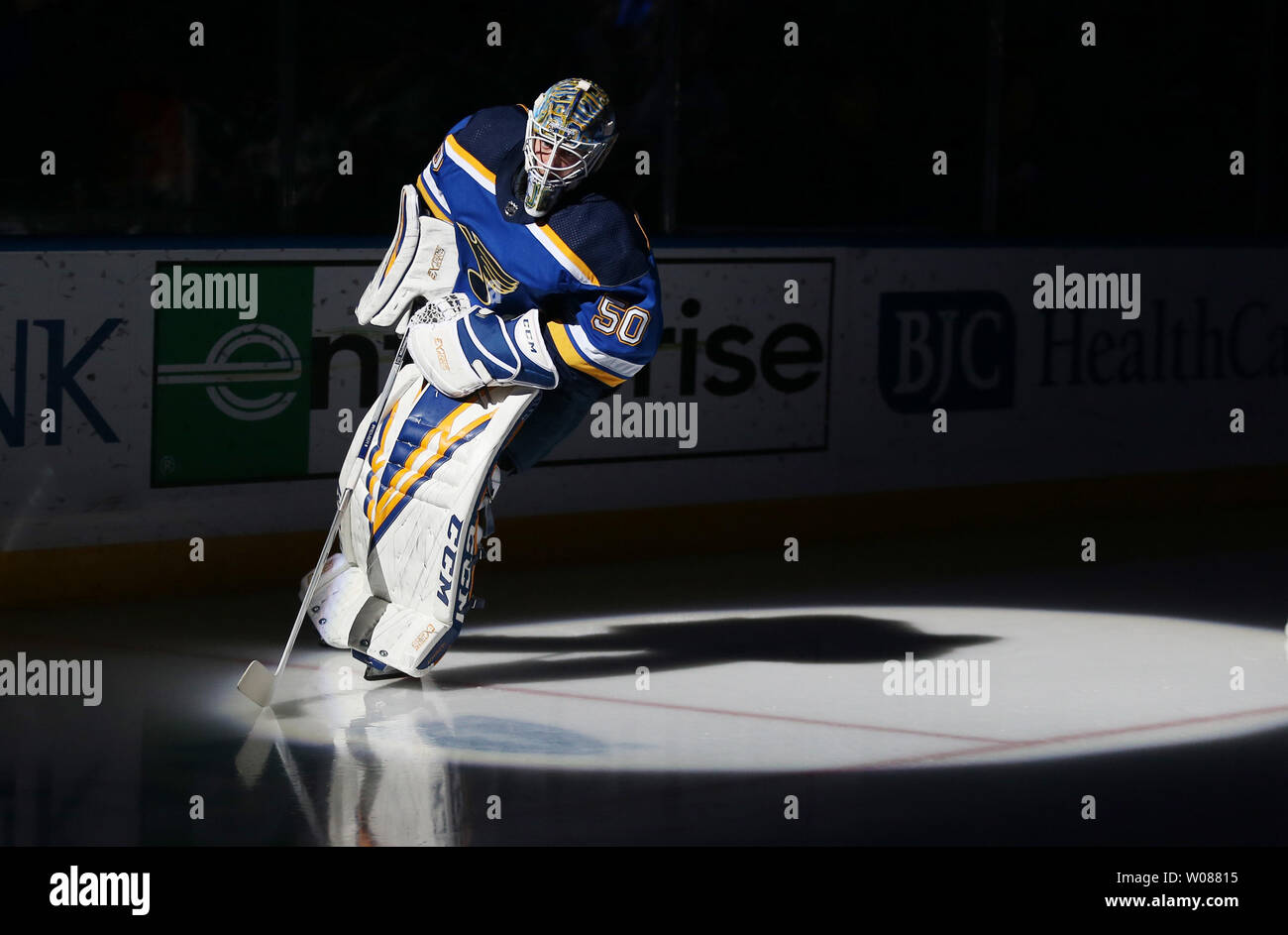 St. Louis Blues Torwart Jordanien Binnington skates zu seiner Position vor einem Spiel gegen die Montreal Canadiens im Enterprise Center in St. Louis am 10. Januar 2019. St. Louis besiegt Montreal 4-1. Foto von Bill Greenblatt/UPI Stockfoto