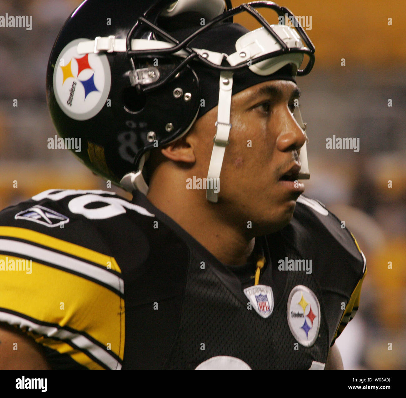 Pittsburgh Steelers Hines Ward, geht den seitenlinien vor dem Spiel gegen die Miami Dolphins, am Heinz Feld in Pittsburgh, Pennsylvania am 7. September 2006. (UPI Foto/Stephen Brutto) Stockfoto