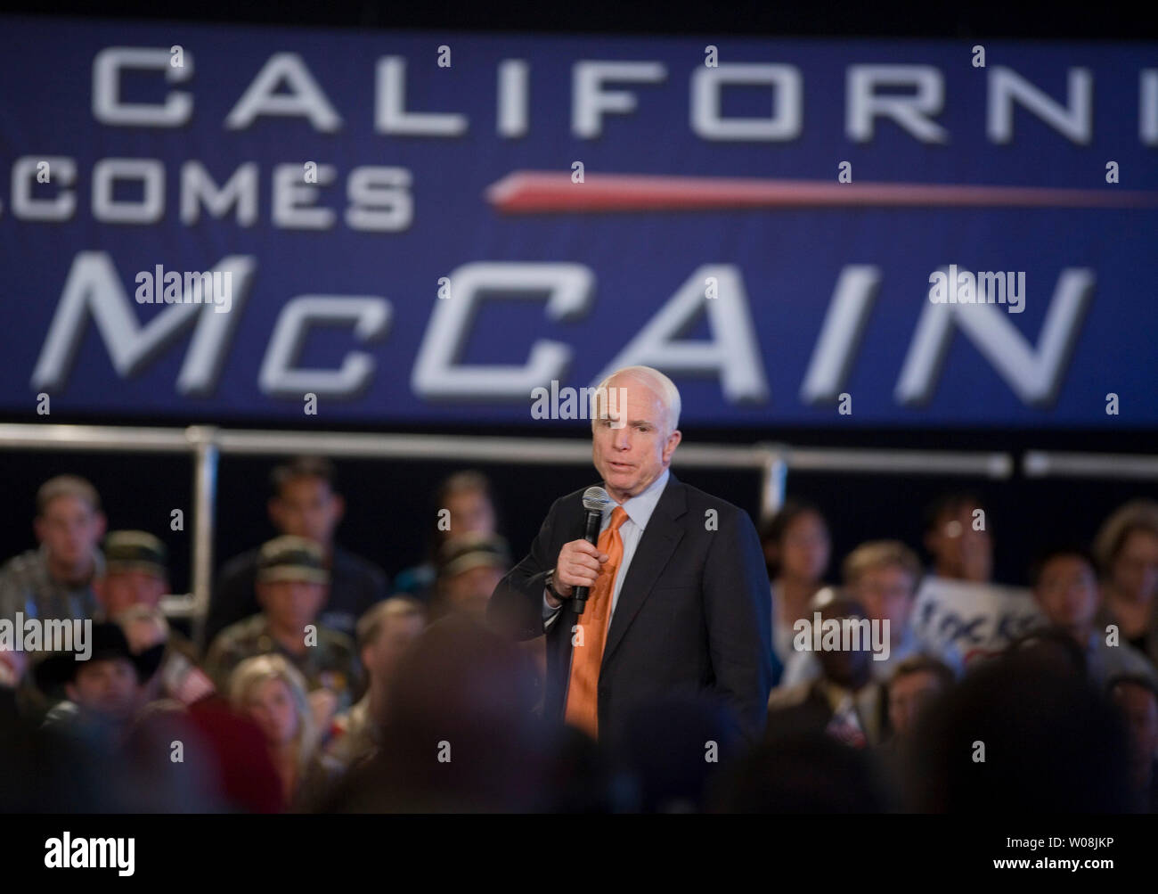 Republikanischen Präsidentschaftskandidaten Senator John McCain spricht auf ein McCain für Präsident Rallye in einem Flughafen Aufhänger in Stockton, Kalifornien am 22. Mai 2008. (UPI Foto/Terry Schmitt) Stockfoto