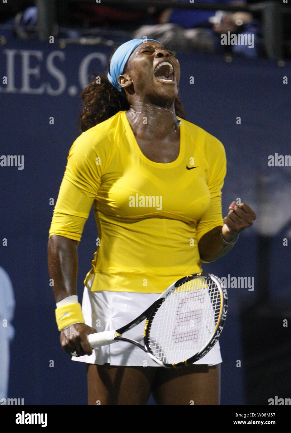 Obere Samen Serena Williams schreit nach dem Sieg über Li Na von China in der ersten Runde der Bank der Westen Klassiker an der Stanford University in Palo Alto, Kalifornien, am 28. Juli 2009. UPI/Terry Schmitt Stockfoto