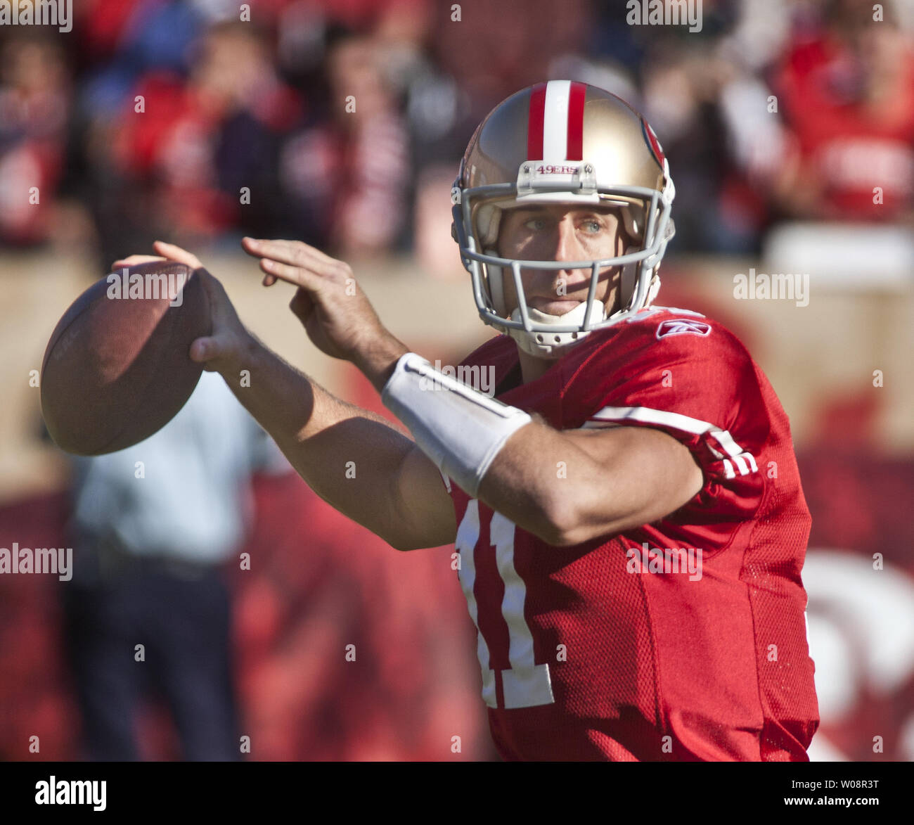 San Francisco 49ers QB Alex Smith (11) zielt auf einen Pass gegen die St. Louis Rams im Candlestick Park in San Francisco am 4. Dezember 2011. Die 49ers besiegten die Rams 26-0 die NFC West zu klammern. UPI/Terry Schmitt Stockfoto