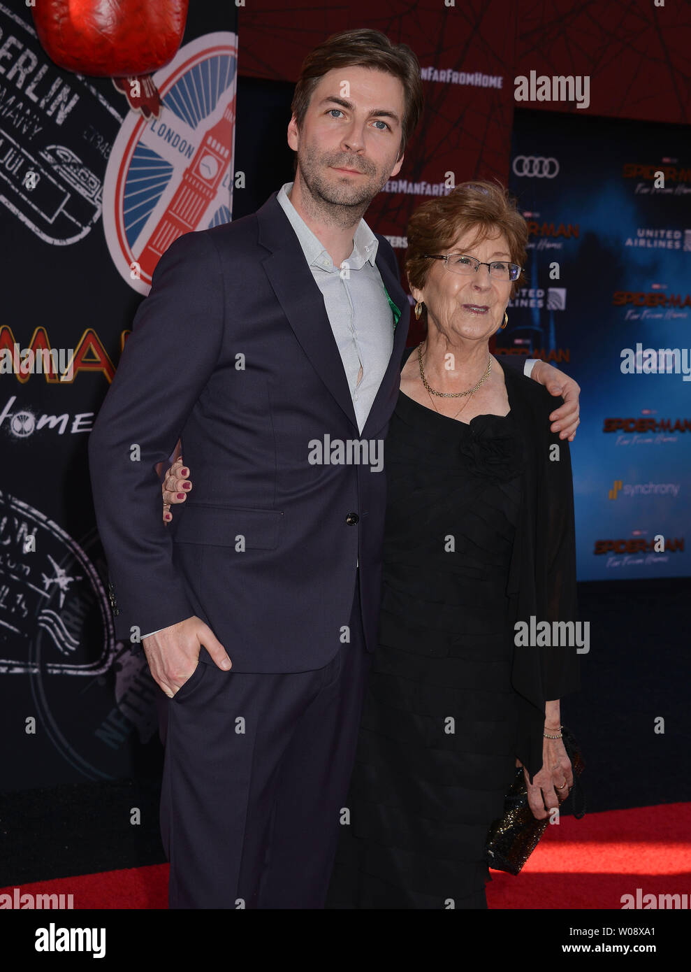 Los Angeles, USA. 26 Juni, 2019. Jon Watts - Direktor und Mama055 kommt für die Premiere von Sony Pictures' 'Spider-Man weit von zu Hause' gehalten an TCL Chinese Theatre am 26. Juni 2019 in Hollywood, California Credit: Tsuni/USA/Alamy leben Nachrichten Stockfoto