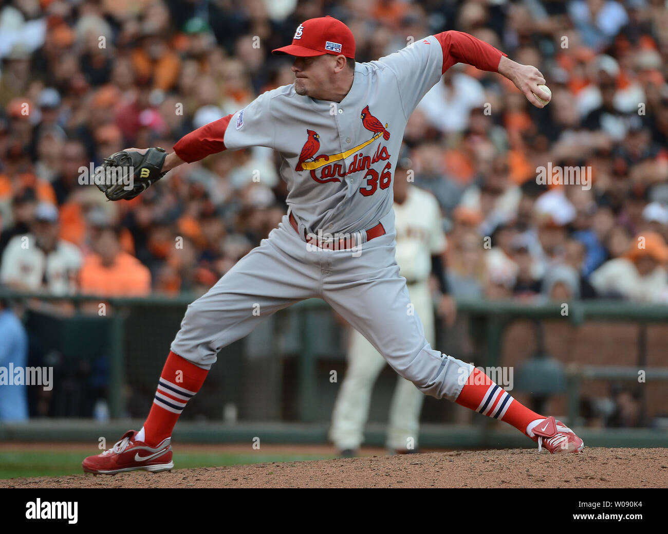 St. Louis Cardinals Helfer Randy Choate wirft gegen die San Francisco Giants in der zehnten Inning von Spiel 3 der National League Championship Series bei AT&T Park in San Francisco am 14. Oktober 2014. San Francisco und St. Louis sind 1-1 in der Serie gebunden. UPI/Terry Schmitt Stockfoto