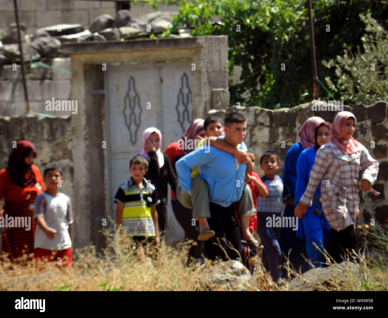 Syrische Zivilisten in ein Fahrzeug bei Hula in der Nähe von Homs, September 9, 2012 fliehen, den Streitkräften der Regierung auch eine Reihe von Bereichen, im Norden Syrien Teil der Bemühungen, die vom Regime rebel Festungen. Truppen verwendet Ebenen mehrere Wohnungen in Aleppo, der Syrischen Beobachtungsstelle für Menschenrechte zu schlagen. UPI Stockfoto