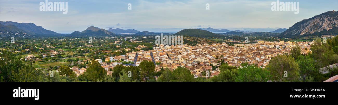 Panorama Ansicht von Pollença die Badia de Pollença und Baia de Alcudia - Port de Pollença - Mallorca, Spanien Stockfoto