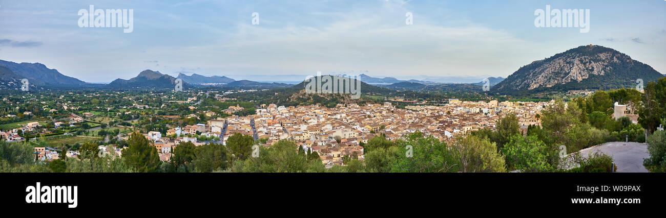 Panorama Ansicht von Pollença die Badia de Pollença und Baia de Alcudia - Port de Pollença - Mallorca, Spanien Stockfoto