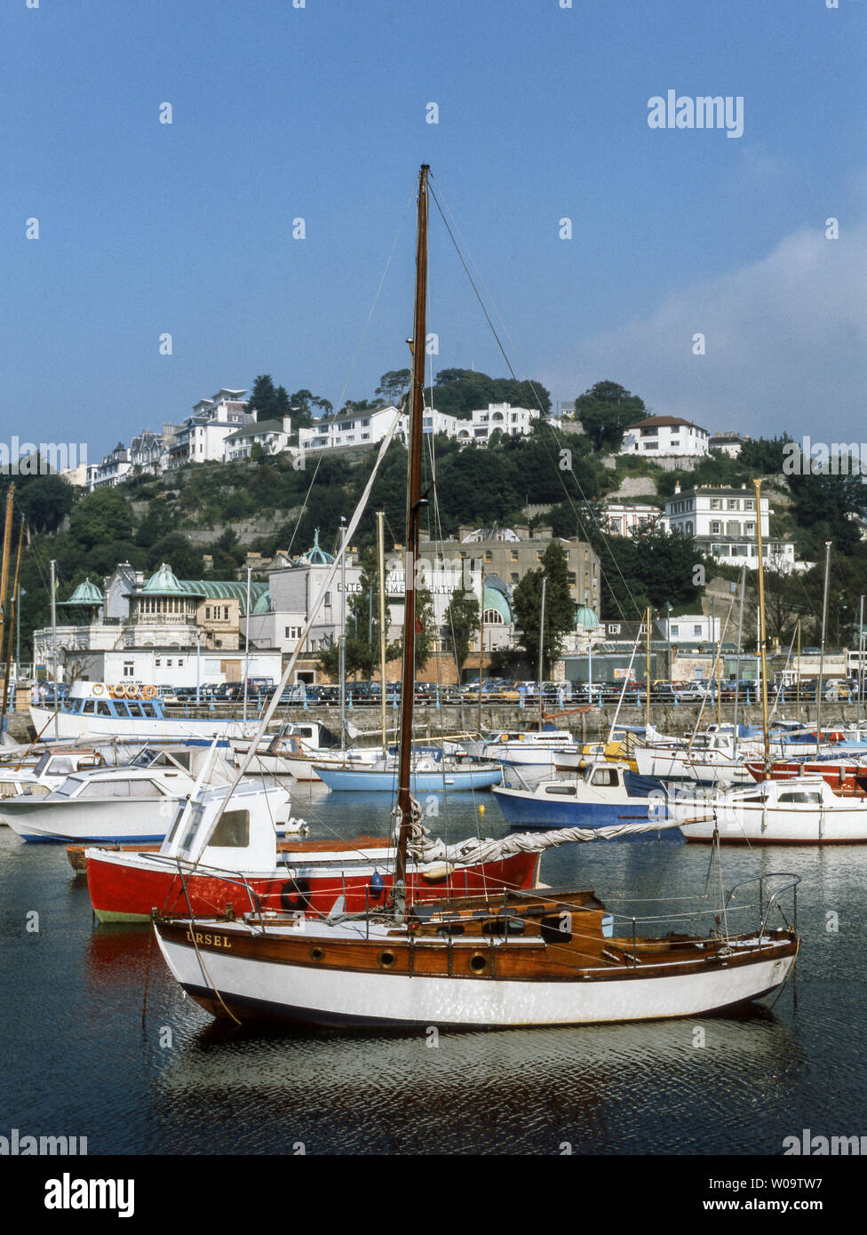 Die englische Badeort Torquay ist in der Mitte der Strecke von der Küste, bekannt als "die Englische Riviera" Devon. Stockfoto