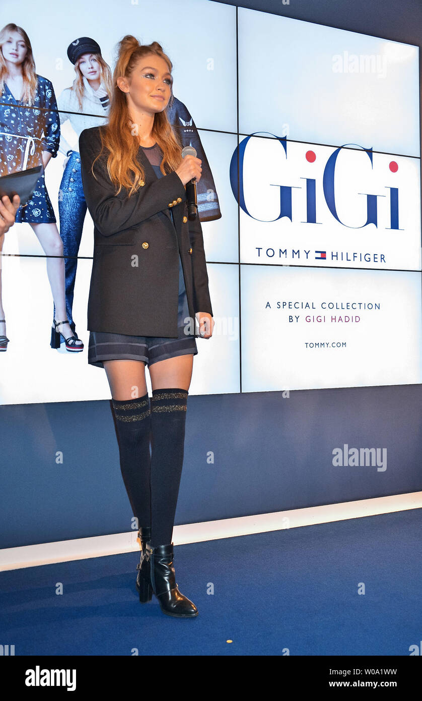 Modell Gigi Hadid besucht die Veranstaltung für den Start ihrer 'Tommy X  Gigi Sammlung" bei Tommy Hilfiger Omotesando in Tokio, Japan am 12. Oktober  2016. Foto von keizo Mori/UPI Stockfotografie - Alamy