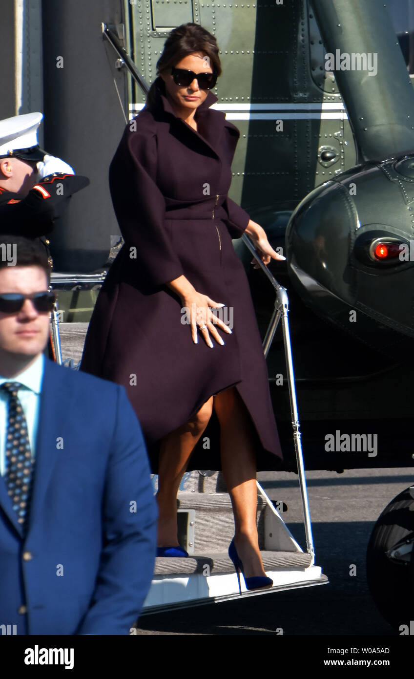 First Lady der USA Melania Schritt weg von Marine One, Air Force One bei Yokota Air Base in Tokio am 7. November 2017. Foto von keizo Mori/UPI Stockfoto