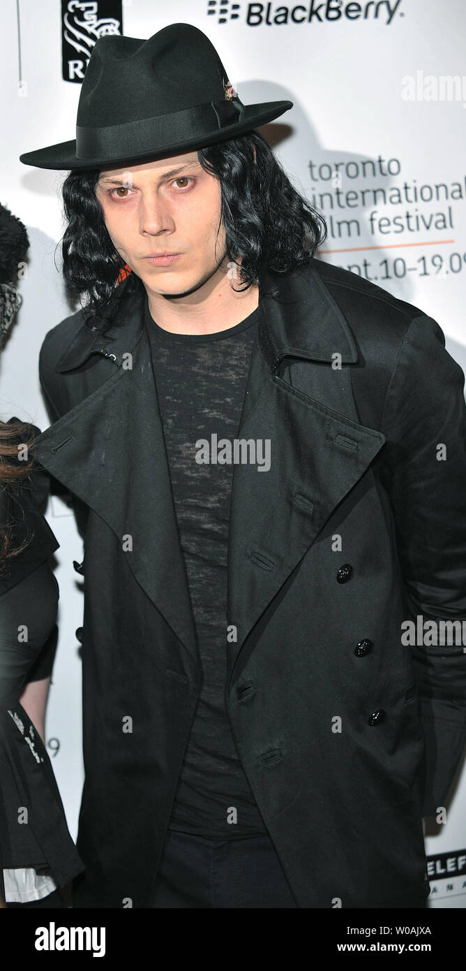 Weiße Streifen" singer/songwriter Jack White kommt für die Weltpremiere der Dokumentarfilm "Der weiße Streifen: Unter Great White Northern Lights" während des Toronto International Film Festival in der Elgin Theatre in Toronto, Kanada, am 18. September 2009. UPI/Christine Kauen Stockfoto Weiße Streifen" singer/songwriter Jack White kommt für die Weltpremiere der Dokumentarfilm "Der weiße Streifen: Unter Great White Northern Lights" während des Toronto International Film Festival in der Elgin Theatre in Toronto, Kanada, am 18. September 2009. UPI/Christine Kauen Stockfoto