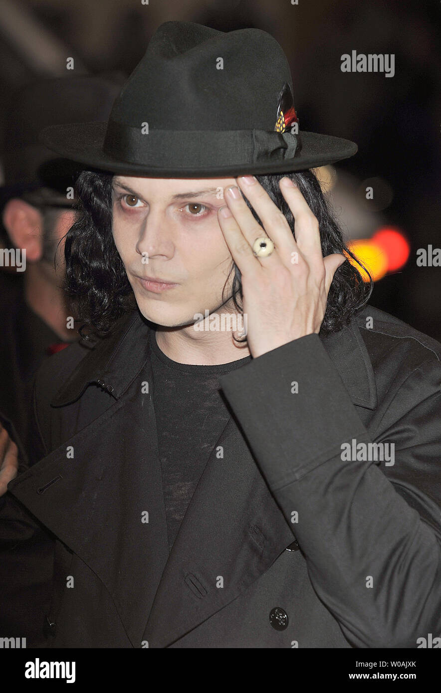 Weiße Streifen" singer/songwriter Jack White kommt für die Weltpremiere der Dokumentarfilm "Der weiße Streifen: Unter Great White Northern Lights" während des Toronto International Film Festival in der Elgin Theatre in Toronto, Kanada, am 18. September 2009. UPI/Christine Kauen Stockfoto