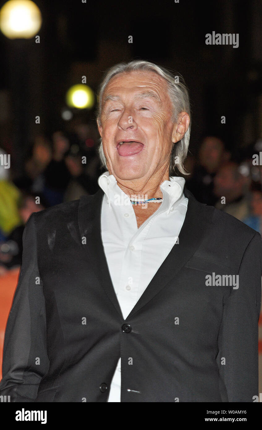 Regisseur Joel Schumacher kommt für die galavorstellung von "Trespass" an Roy Thomson Hall während des Toronto International Film Festival in Toronto, Kanada, am 14. September 2011. UPI/Christine Kauen Stockfoto