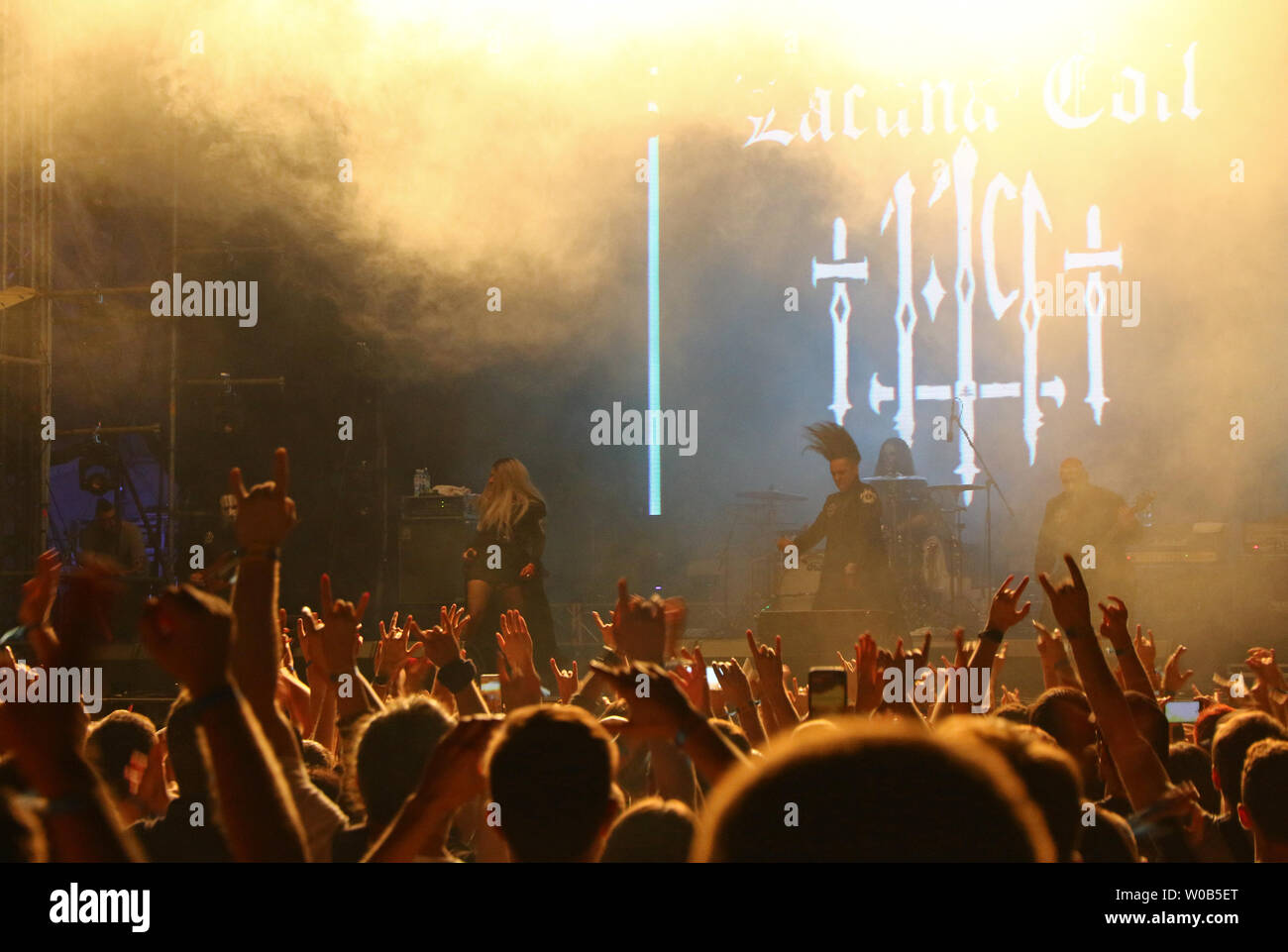 Kiew, Ukraine - 8. Juli 2018: Lacuna Coil, Italienische Gothic Metal Rock Band im Atlas Wochenende Festival in nationalen Expocenter in Kiew führt live Stockfoto