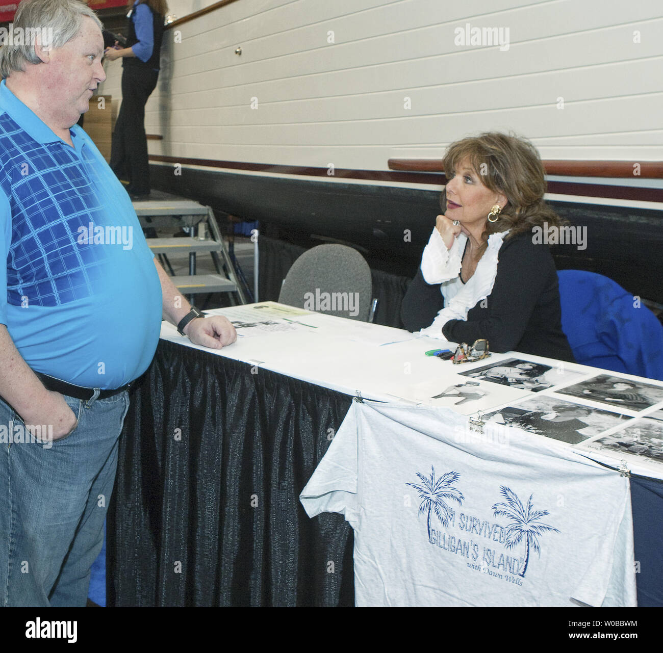 Schauspieler Dawn Wells, "Mary Ann Summers' auf der erfolgreichen CBS-TV-Serie "Gilligan's Island" an der sitcoms Original kommt vollständig restaurierte SS Minnow zu treffen und die Fans grüßen und Besucher der 2014 Vancouver International Boat Show im BC Place in Vancouver, British Columbia, 23. Januar 2014 gespielt. Eine der zwei überlebenden Darsteller Dawn Wells, 75 Jahre alt - ist die zweite von zwei Abend Aussehen am Boot zeigen, welche über das Wochenende bei BC Place und Granville Island läuft. UPI/Heinz Ruckemann Stockfoto