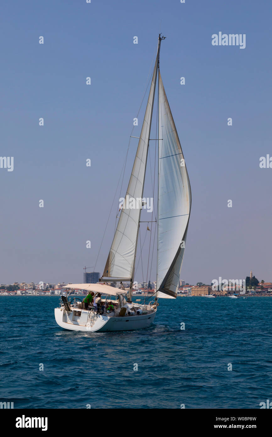 Die Ozeane 50 Yacht, "Arion" aus Delaware an der Küste von Larnaka, Zypern. Juni 2019 Stockfoto