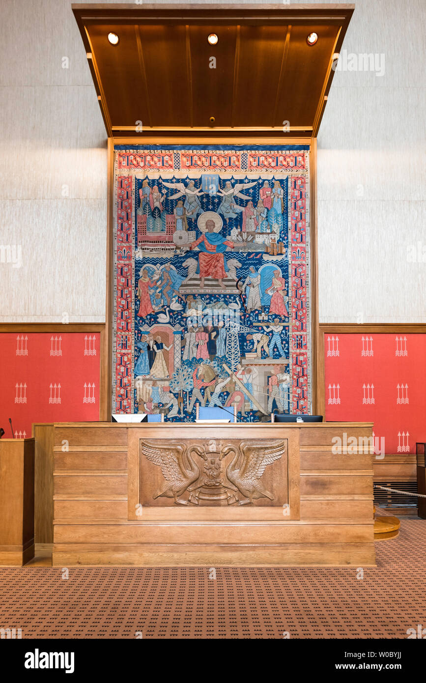 Oslo City Hall, mit Blick auf den Stuhl des Lautsprechers in der Ratssaal im Osloer Rathaus (radhus), Norwegen. Stockfoto