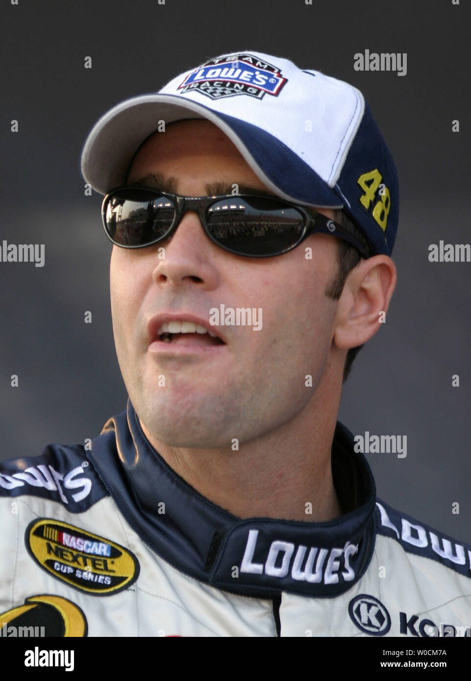 Jimmie Johnson der Lowe Chevrolet erwartet den Beginn der Chevy American Revolution 400 auf dem Richmond International Raceway, Richmond, VA am 14. Mai 2005. (UPI Foto/Kevin Dietsch) Stockfoto