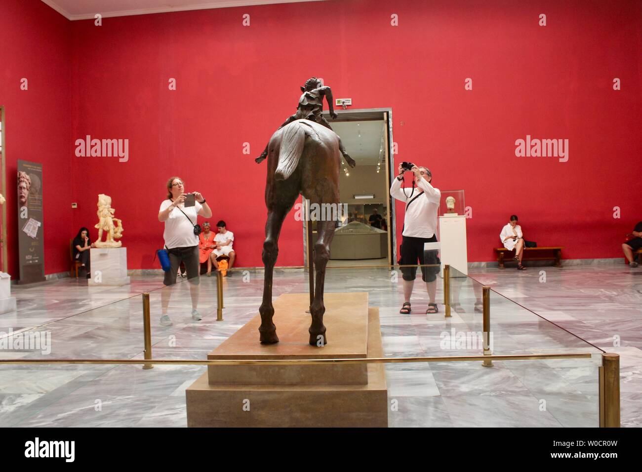 Bronze Pferd mit wenig Jockey Nationalen Archäologischen Museum Innenraum Stockfoto