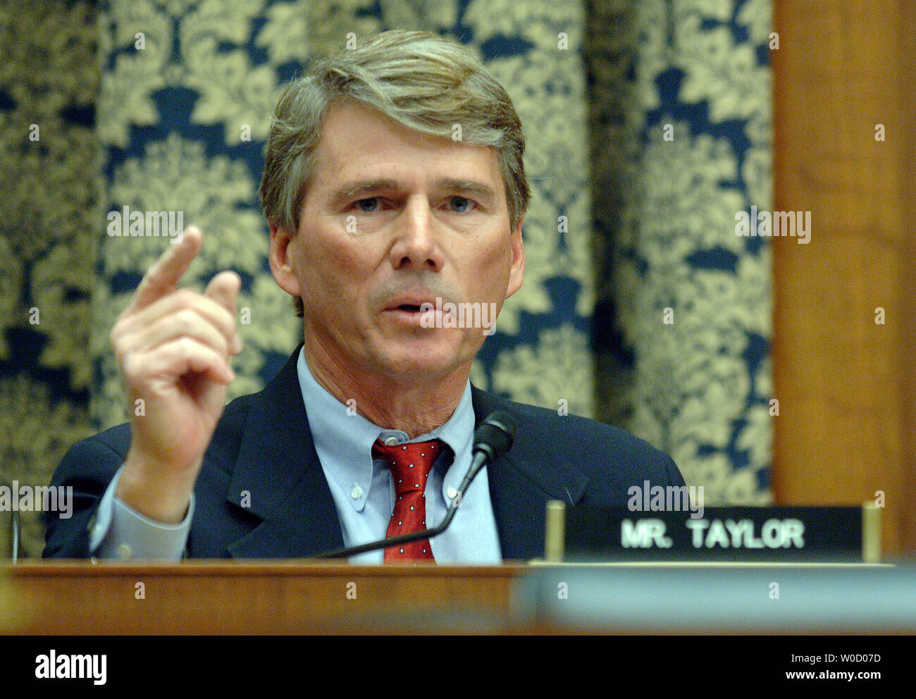 Gene Taylor (D-MS) spricht an einem Haus wählen Sie Ausschuss für Katrina news Briefing über die Freigabe der endgültigen Bericht des Ausschusses über den Hurrikan, in Washington am Februar, 15 2006. (UPI Foto/Kevin Dietsch) Stockfoto