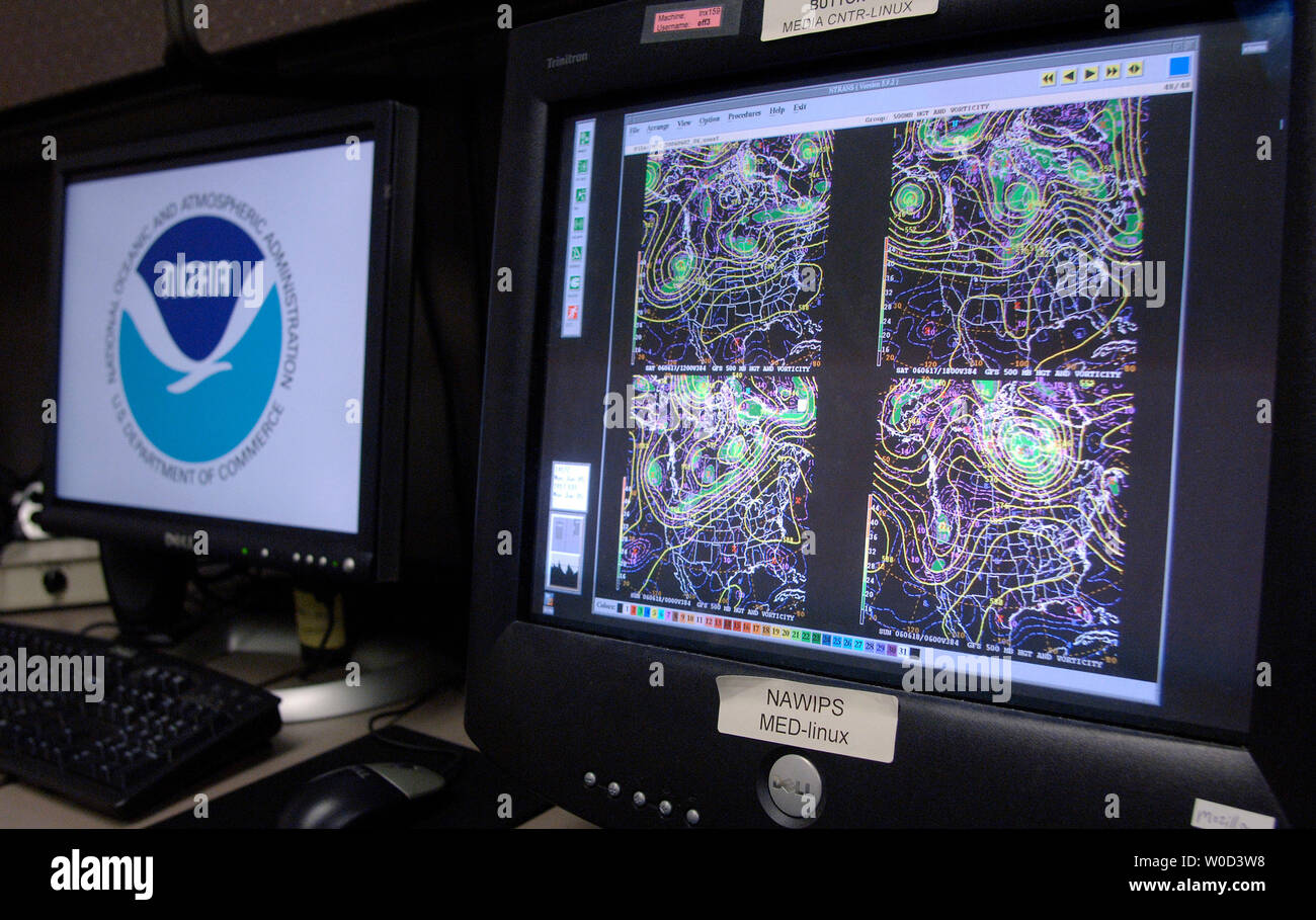 Die nationale ozeanische und atmosphärische Leitungen (NOAA) verkündete vor kurzem ihre Prognosen für die bevorstehenden Nordamerikanischen Hurrikansaison 2006, sie sagen 13 bis 16 benannte Stürme, mit acht bis 10, Hurrikane, in dem vier bis sechs große Hurrikane der Kategorie 3 oder höher, in Camp Springs, MD am 5. Juni 2006. (UPI Foto/Kevin Dietsch) Stockfoto