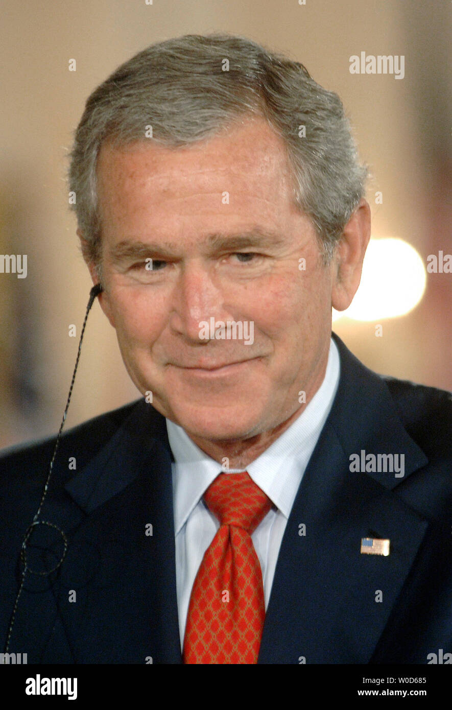 Präsident George W. Bush spricht auf einer gemeinsamen Pressekonferenz mit dem irakischen Ministerpräsidenten Nuri al-Maliki im Weißen Haus in Washington am 25. Juli 2006. (UPI Foto/Kevin Dietsch) Stockfoto