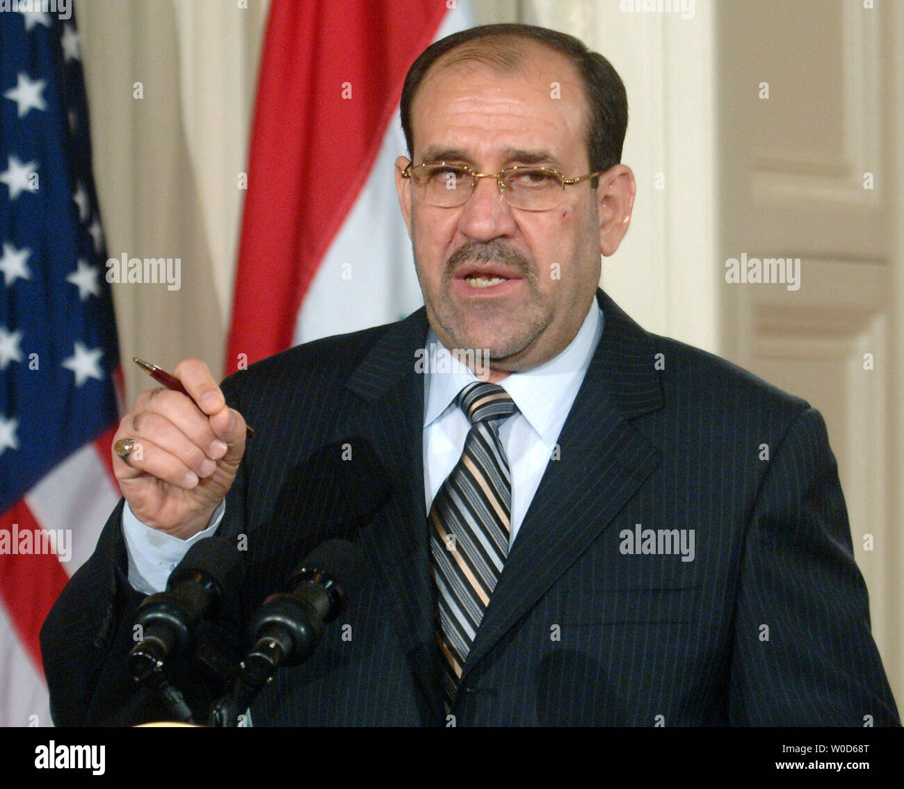Der irakische Premierminister Nuri al-Maliki spricht auf einer gemeinsamen Pressekonferenz mit Präsident George W. Bush im Weißen Haus in Washington am 25. Juli 2006. (UPI Foto/Kevin Dietsch) Stockfoto