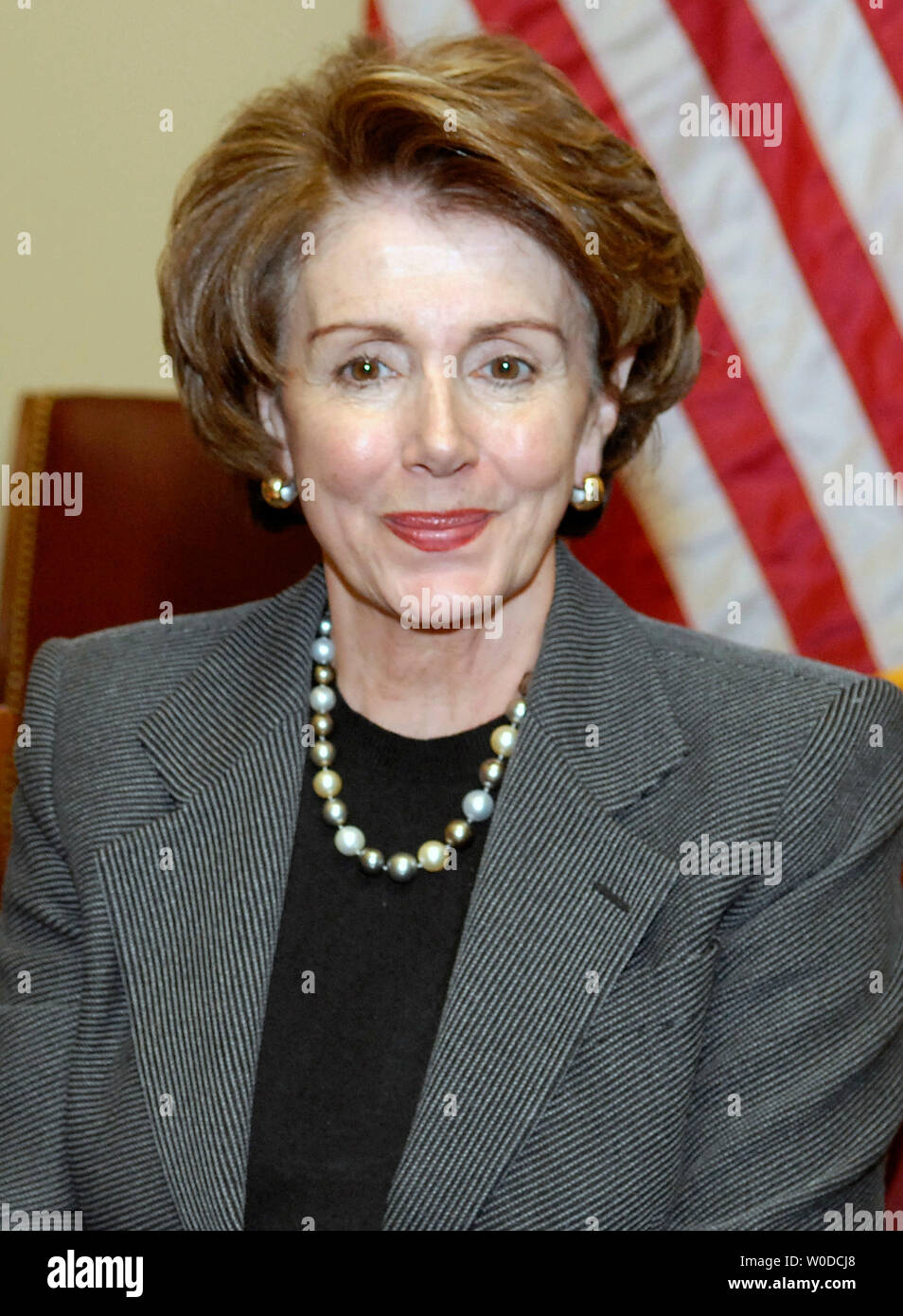 Sprecher des Repräsentantenhauses Nancy Pelosi (D-CA) (L) trifft sich mit Gouverneur Kathleen Blanco (D-LA) (nicht dargestellt), in Washington am 8. Februar 2007. (UPI Foto/Kevin Dietsch) Stockfoto