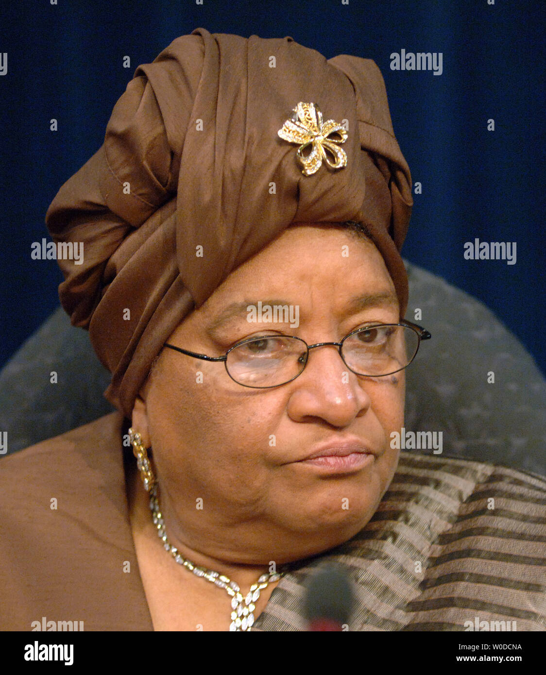 Die liberianische Präsidentin Ellen Johnson Sirleaf besucht ein Forum für globale Unterstützung Liberias Volkswirtschaft bei der Weltbank in Washington am 13. Februar 2007 zu bauen. (UPI Foto/Roger L. Wollenberg) Stockfoto