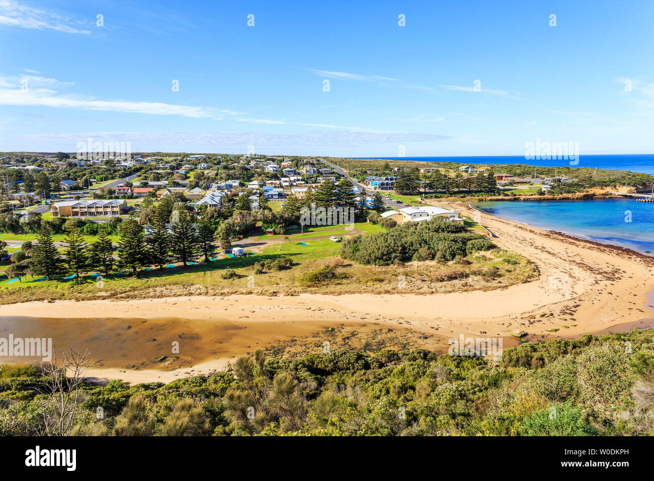 Die Küste und die Stadt von Apollo Bay, Australien Stockfoto