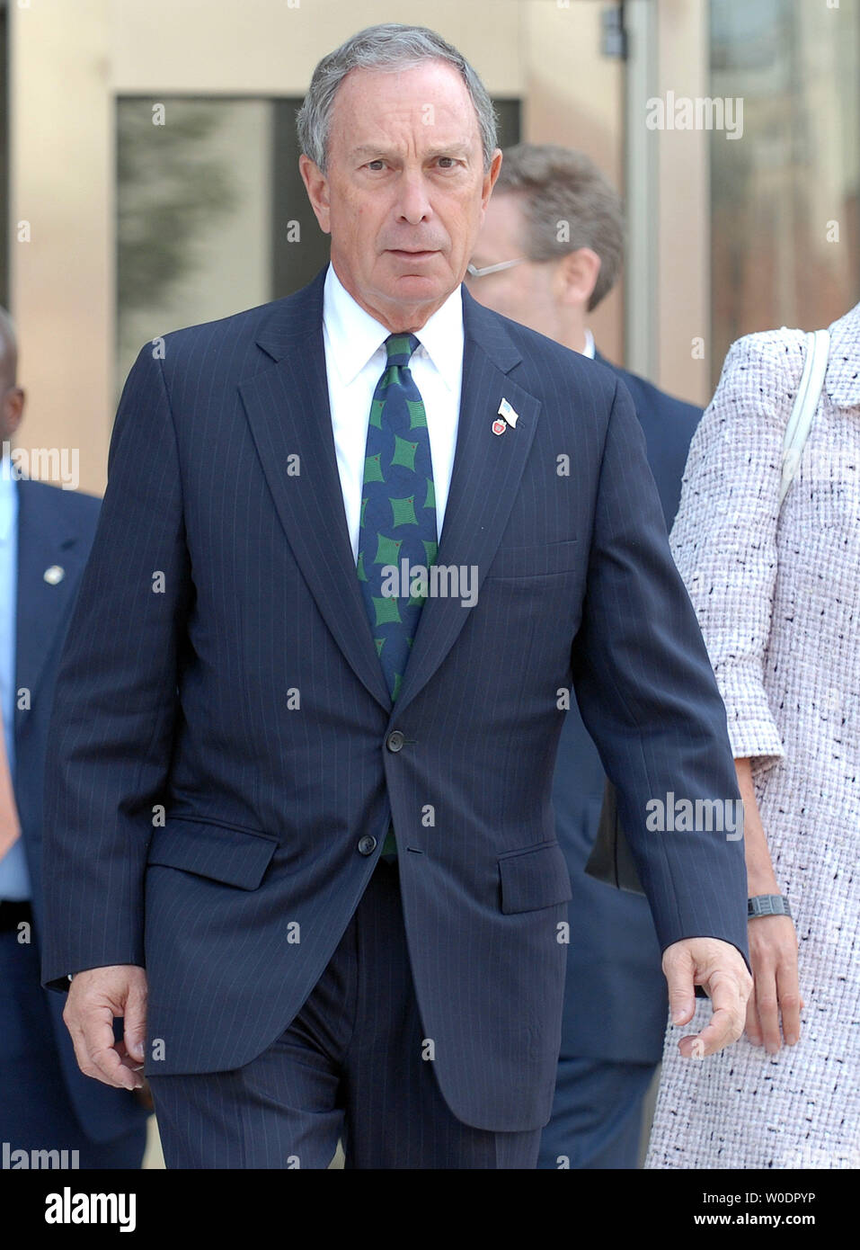 New York City Bürgermeister Michael Bloomberg fährt der US-Verkehrsministerium in Washington am 10. Juli 2007. Bloomberg drängt auf Bundes Maut Zonen für Ballungszentren von New York City zu erstellen. (UPI Foto/Roger L. Wollenberg) Stockfoto