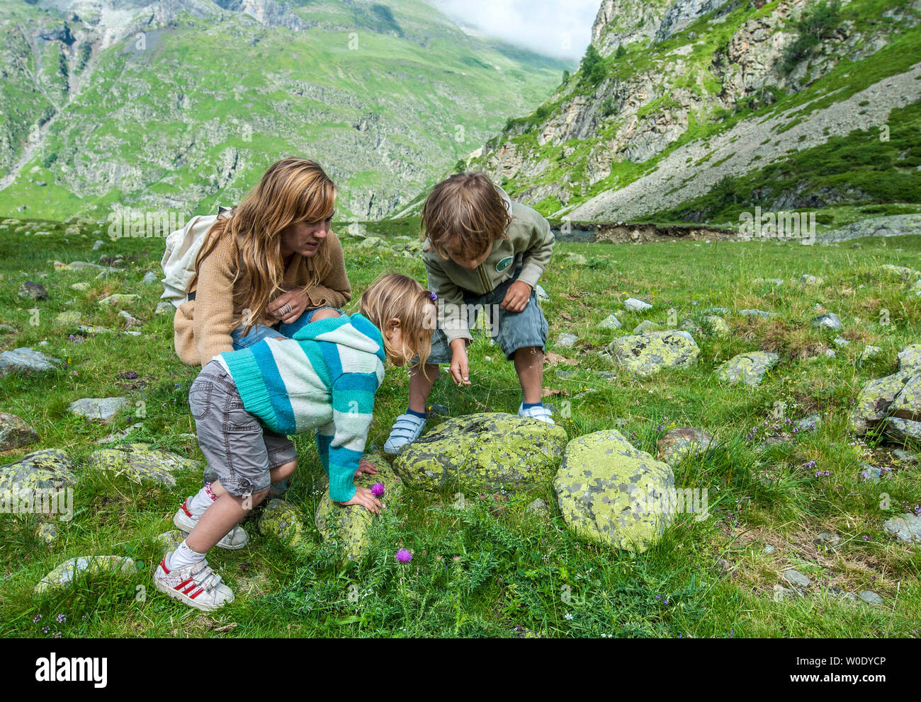 Der Nationalpark der Pyrenäen, Hautes-Pyrenees, Familie in den Cirque de Troumouse (UNESCO Welterbe) Stockfoto