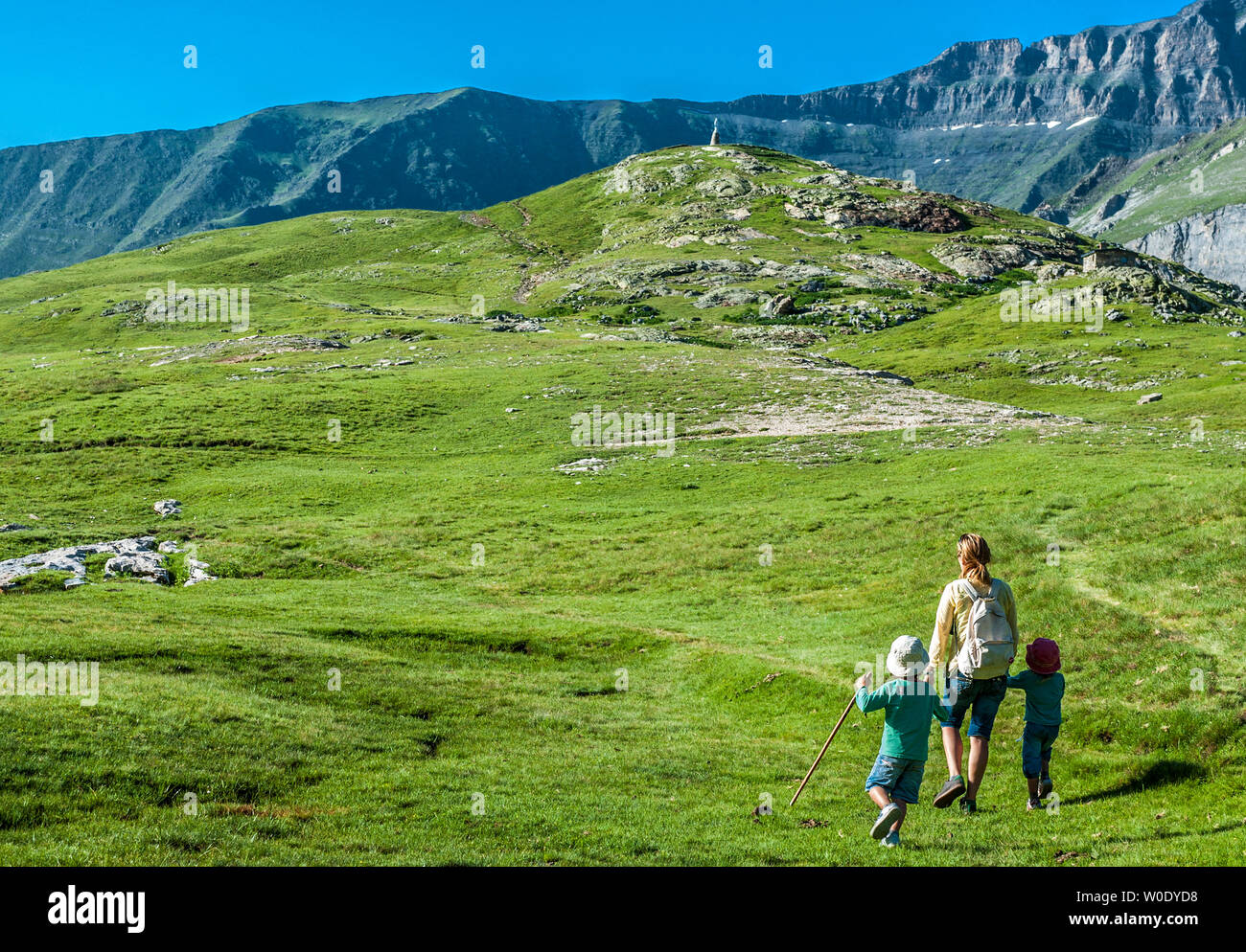 Frankreich, Pyrenäen Nationalpark, Hautes-Pyrenees, Familie in den Cirque de Troumouse (UNESCO Welterbe) Stockfoto