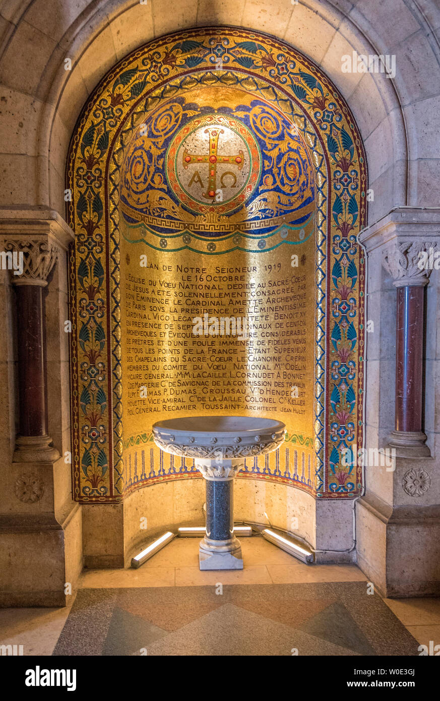 Frankreich, 18. Arrondissement von Paris, in der Basilika des Heiligen Herzens von Paris, Weihwasserbecken Stockfoto