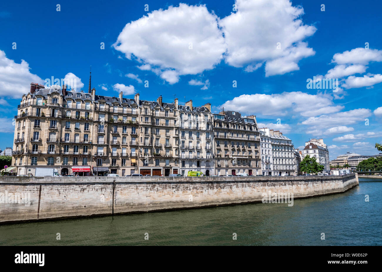 Frankreich, 4. Arrondissement von Paris, Ile de la Cite auf der Seine, Quai aux Fleurs. Stockfoto