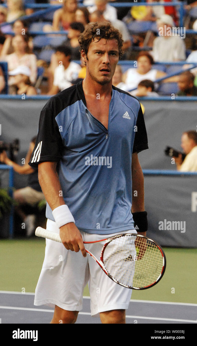 Russische Marat Safin Spaziergänge durch das Gericht bei einem Match gegen die Italienische Fabio Gofnini in der Legg Mason Tennis Classic Turnier in Washington am 12. August 2008. (UPI Foto/Alexis C Glenn) Stockfoto