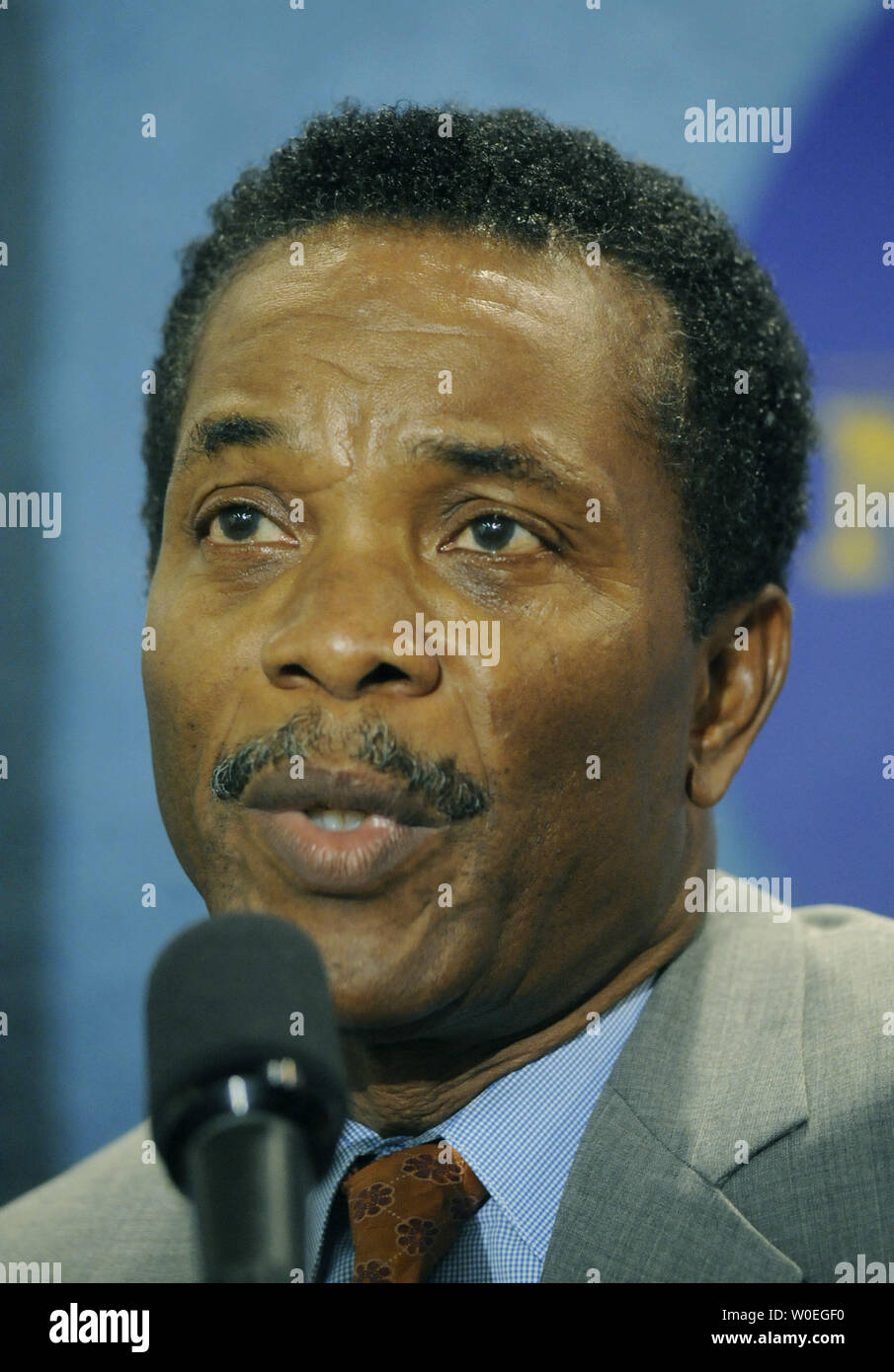 Wade Henderson von Acorn, Vereinigung der Organisationen für die Reform jetzt, spricht bei einer Pressekonferenz Hervorhebung Wählerregistrierung Bemühungen seiner Organisation in Washington am 15. Oktober 2008. (UPI Foto/Kevin Dietsch) Stockfoto