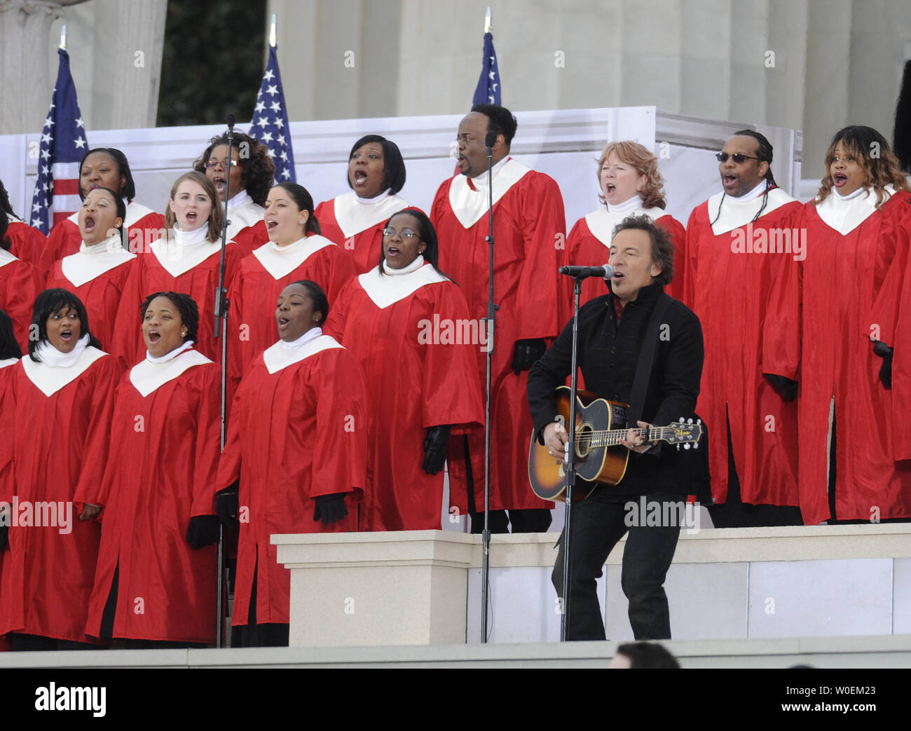 Bruce Springsteen führt während der Wir sind einer Eröffnungssitzung Eröffnung Konzert im Lincoln Memorial in Washington am 18. Januar 2009. (UPI Foto/Kevin Dietsch) Stockfoto