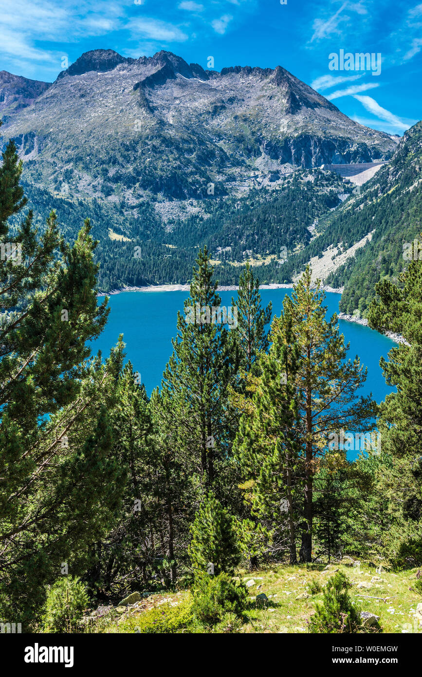 Frankreich, Hautes-Pyrénées, Haute Vallée d'Aure, Néouvielle National Nature Reserve, Pice de Néouvielle (oder Aubert), 2863 Meter hoch), der See Orédon und das Cap de Lange dam Stockfoto
