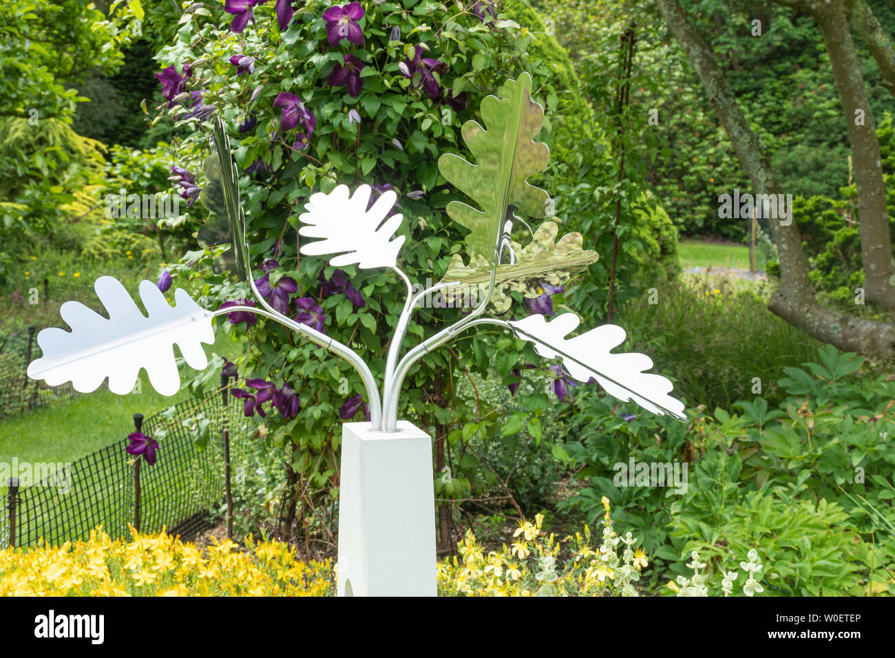 Kunst Im Garten Skulpturen An Sir Harold Hillier Gardens Hampshire Uk Im Juni Oder Im Sommer Silber 6 Eiche Von Stuart Stockwell Stockfotografie Alamy